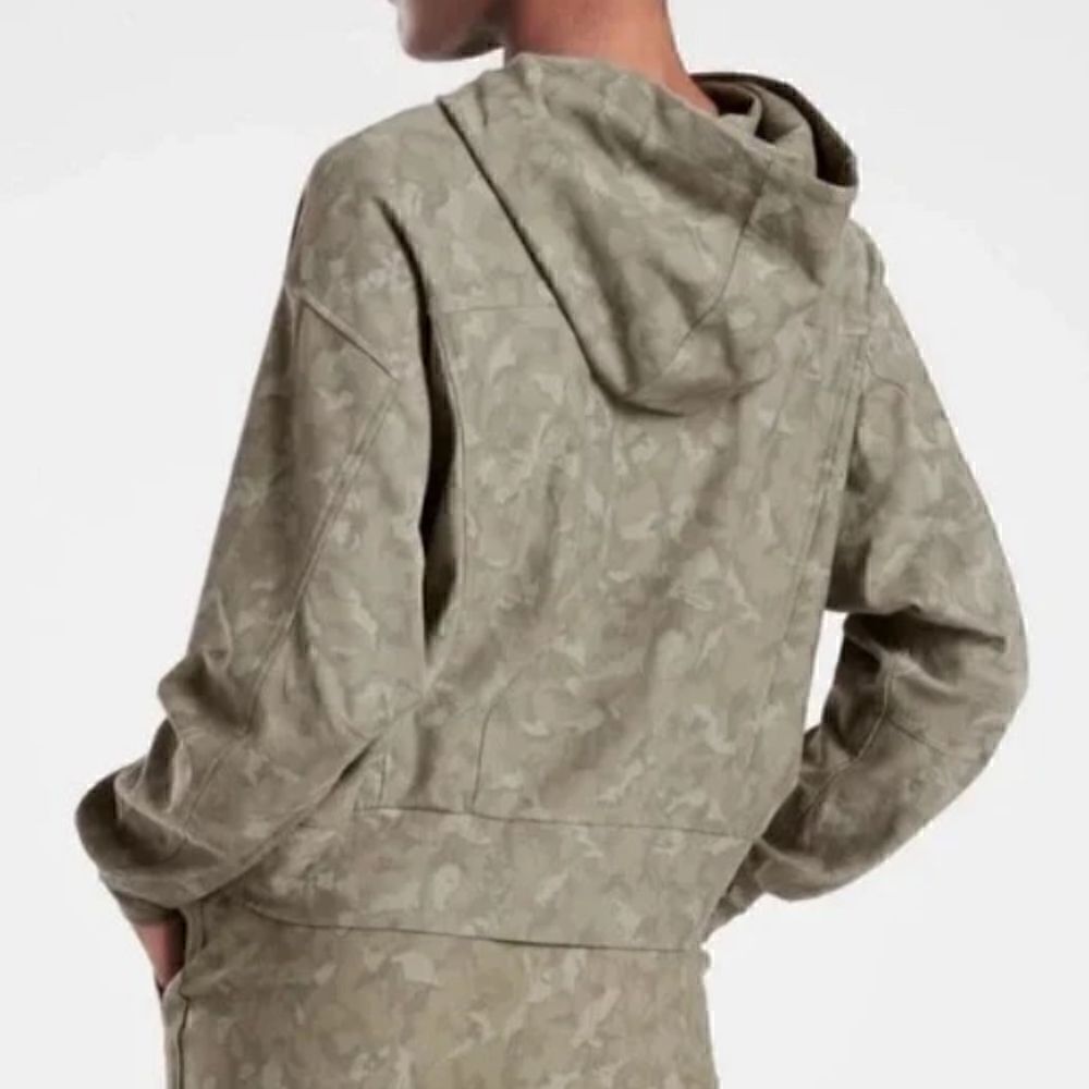 Athleta printed Farallon camo hoodie cropped pullover sweatshirt size M